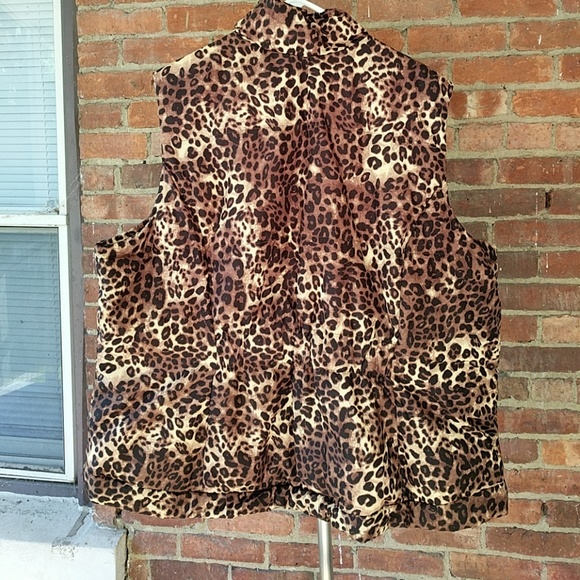 ❌SOLD❌Leopard winter vest - Picture 2 of 2